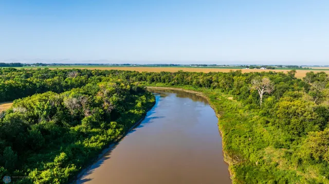 $618,000 | 430 430th Avenue Southwest, East Grand Forks, MN 56721