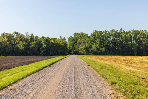 $618,000 | 430 430th Avenue Southwest, East Grand Forks, MN 56721