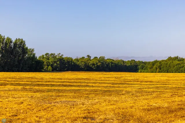 $618,000 | 430 430th Avenue Southwest, East Grand Forks, MN 56721