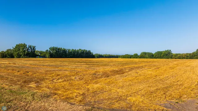 $618,000 | 430 430th Avenue Southwest, East Grand Forks, MN 56721