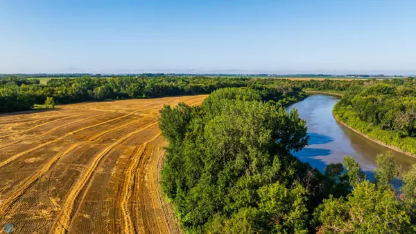 $618,000 | 430 430th Avenue Southwest, East Grand Forks, MN 56721