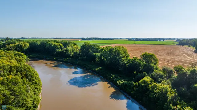 $618,000 | 430 430th Avenue Southwest, East Grand Forks, MN 56721