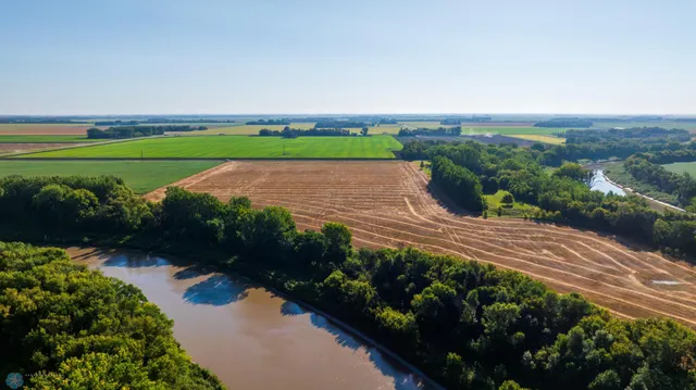 $618,000 | 430 430th Avenue Southwest, East Grand Forks, MN 56721