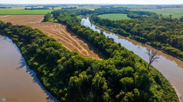 $618,000 | 430 430th Avenue Southwest, East Grand Forks, MN 56721