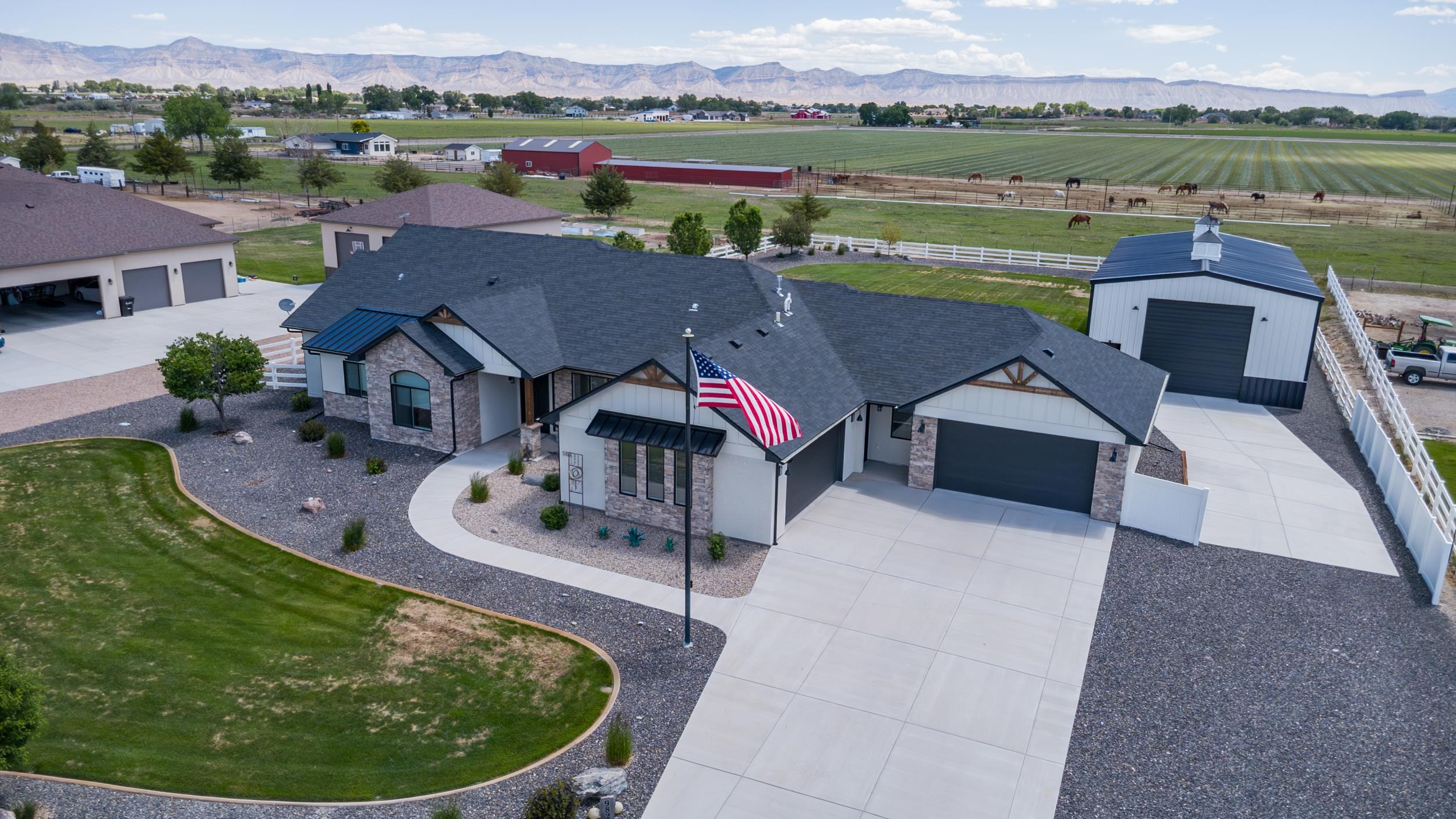 982 Farm House Road Grand Junction, CO 81505 - Photo 4 of 40