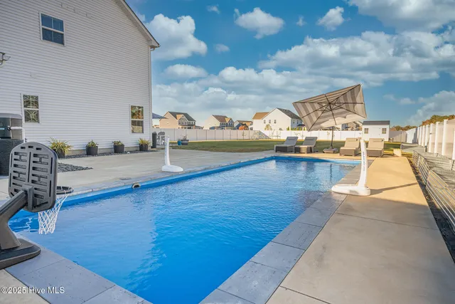 $650,000 | 104 Steppeside Lane, Moyock, NC 27958