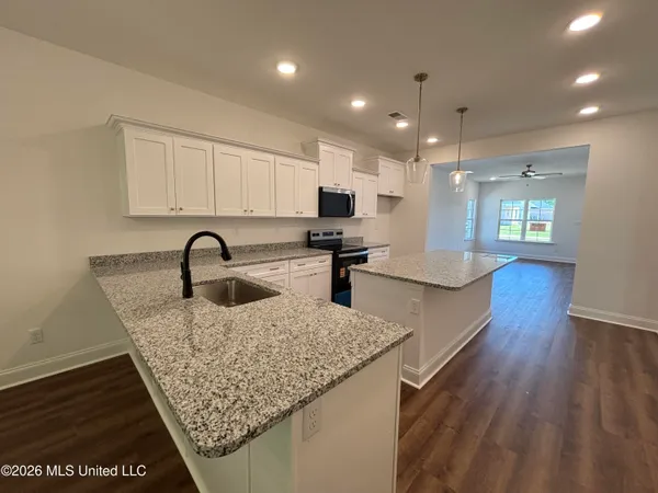 $404,600 | 7187 Hickory Holw Road, Walls, MS 38680