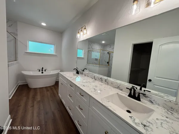 $404,600 | 7187 Hickory Holw Road, Walls, MS 38680