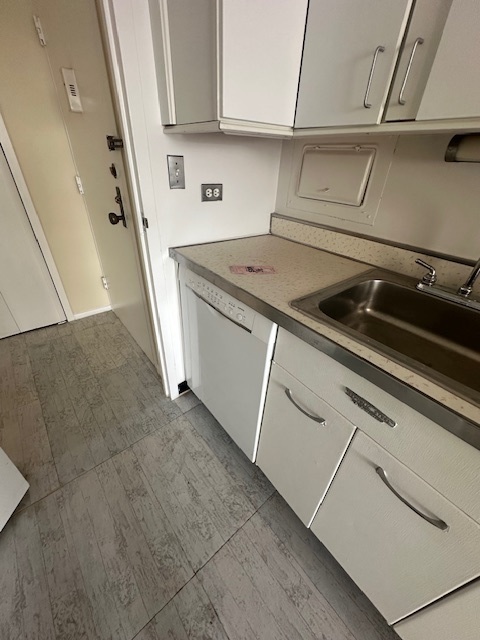 5757 North Sheridan Road, Unit 18J Chicago, IL 60660 - Photo 18 of 19 a view of a microwave and cabinets