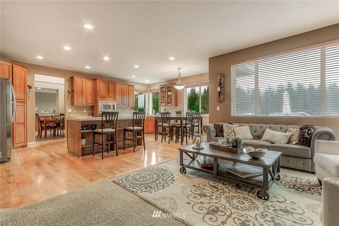 27737 Maple Ridge Way Southeast Maple Valley, WA 98038 - Photo 8 of 25