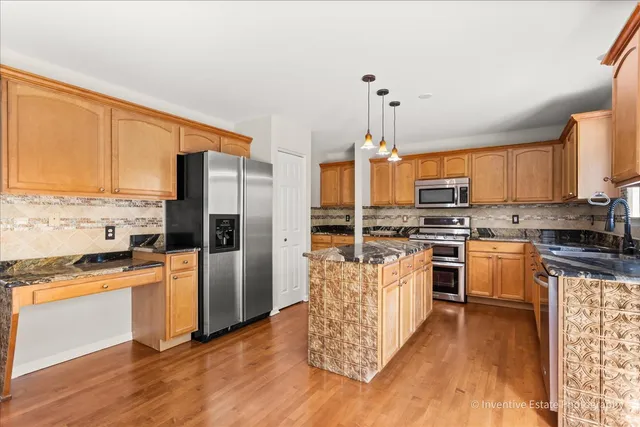 $464,900 | 357 Wedgewood Circle, Romeoville, IL 60446