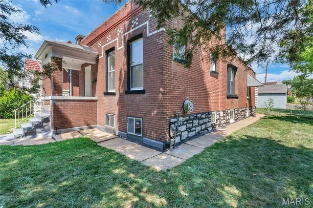 $199,000 | 4163 Walsh Street, St. Louis, MO 63116
