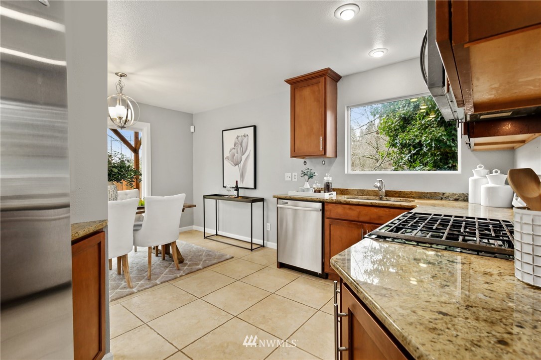 2025 Southeast 8th Drive Renton, WA 98057 - Photo 9 of 27 Gallery Image 9