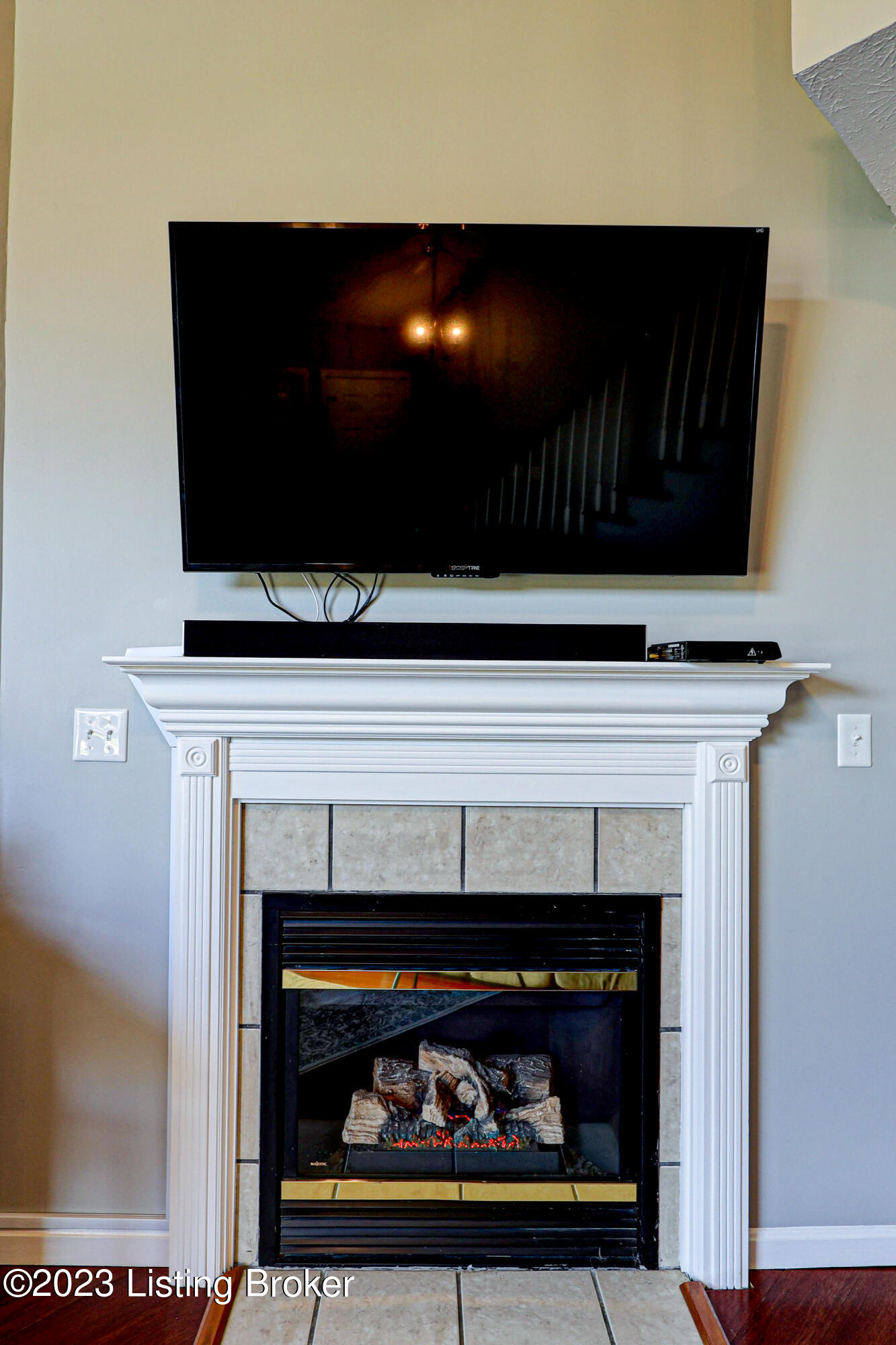 11104 Meadow Run Road Louisville, KY 40229 - Photo 6 of 39 Gas Burning Fireplace