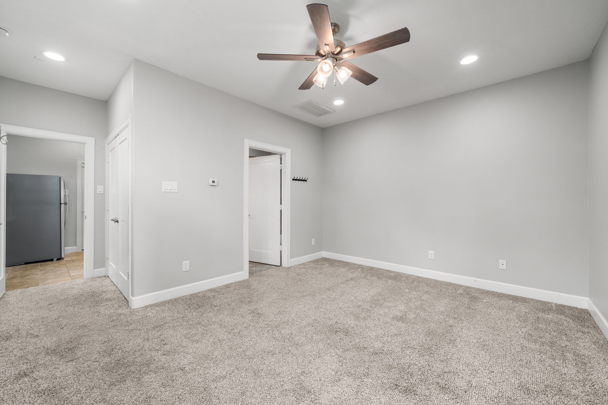 1112 Andrews Street, Unit B Houston, TX 77019 - Photo 5 of 15 1st floor studio apartment