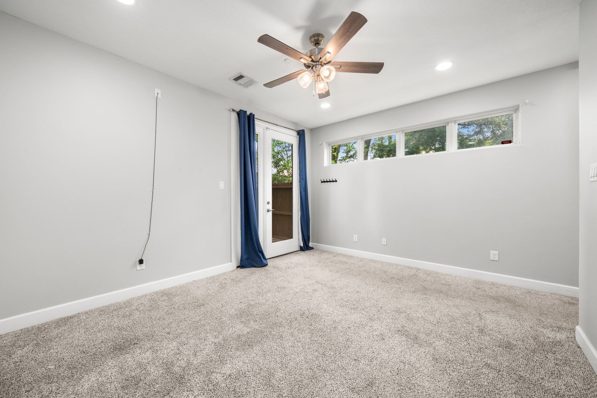 1112 Andrews Street, Unit B Houston, TX 77019 - Photo 6 of 15 Full closet in 1st floor studio apartment