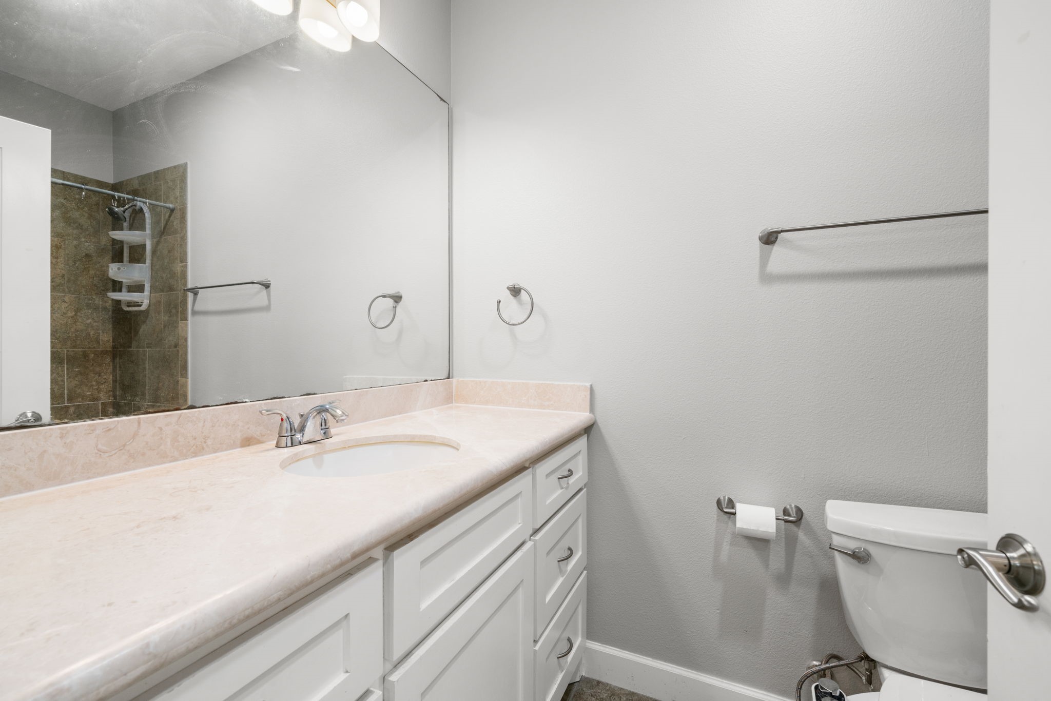 1112 Andrews Street, Unit B Houston, TX 77019 - Photo 8 of 15 Full kitchen for the 1st floor apartment