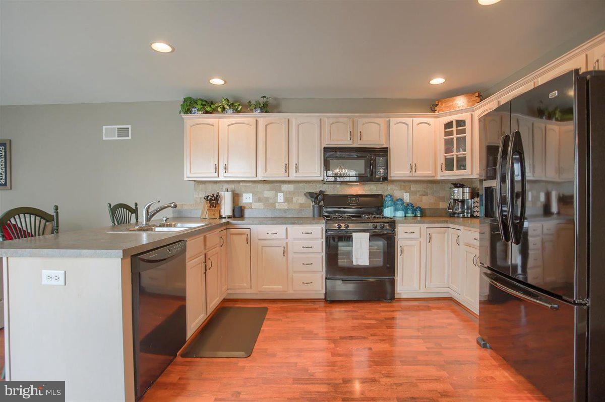 716 Wallingford Road Lititz, PA 17543 - Photo 13 of 38 Kitchen with Black Appliances
