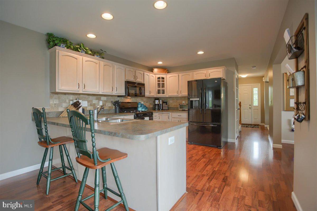 716 Wallingford Road Lititz, PA 17543 - Photo 17 of 38 Breakfast Bar Connected to the Kitchen