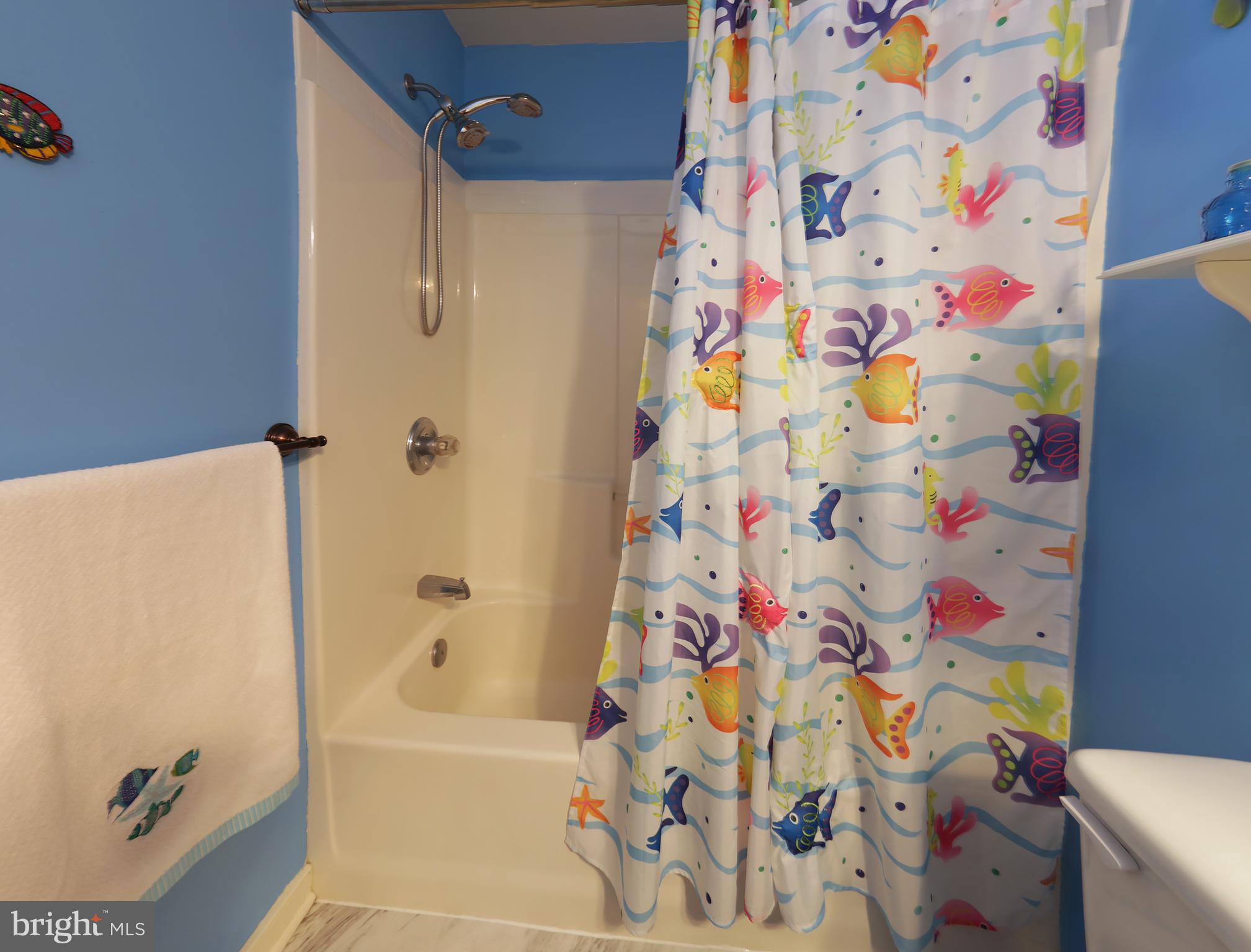 432 North Oak Street Lititz, PA 17543 - Photo 21 of 27 Second bathroom with tub and shower