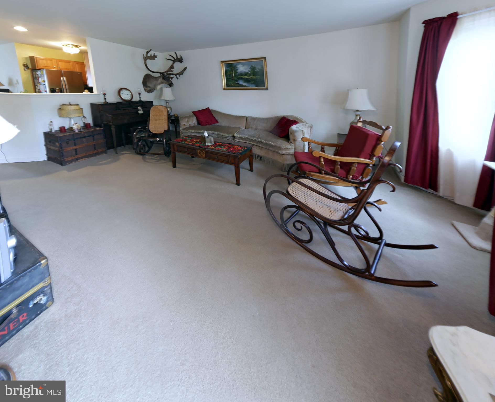 432 North Oak Street Lititz, PA 17543 - Photo 7 of 27 Large living room