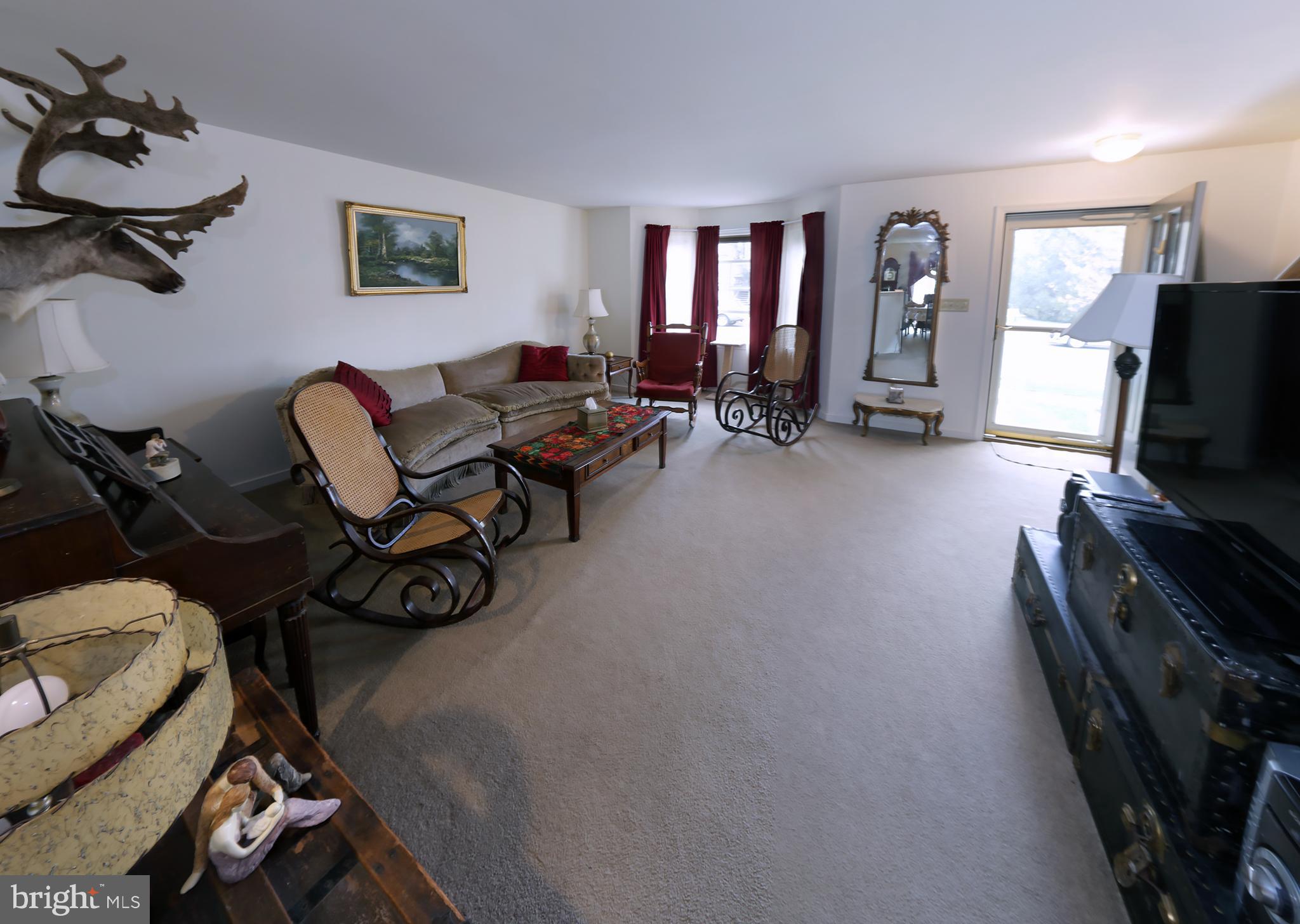 432 North Oak Street Lititz, PA 17543 - Photo 8 of 27 Large living room