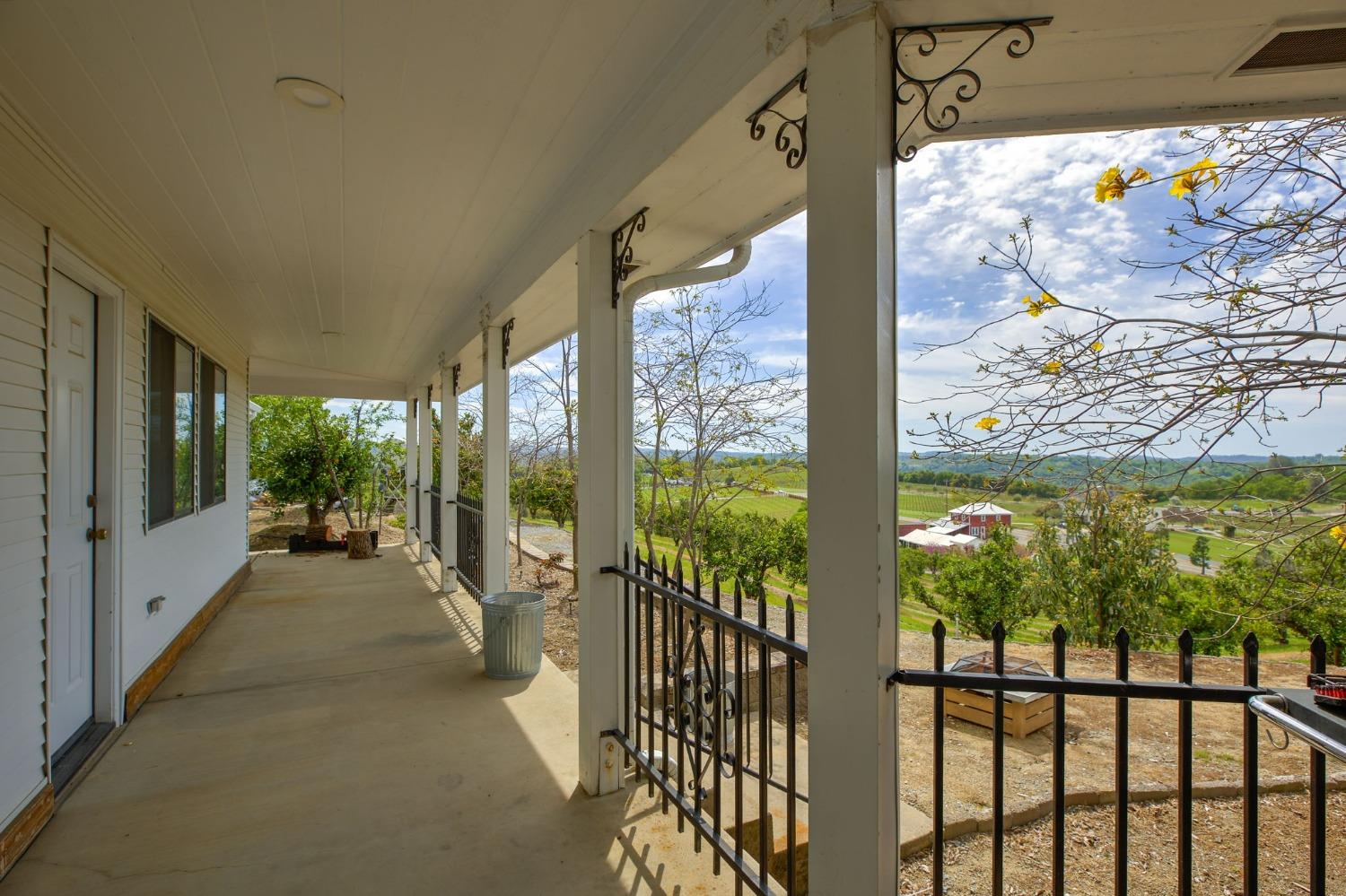 1095 Cold Springs Road Placerville, CA 95667 - Photo 4 of 55 a view of a porch