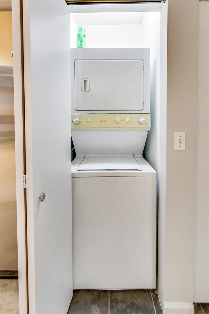 2101 West Rice Street, Unit 103 Chicago, IL 60622 - Photo 33 of 44 a utility room with dryer and washer