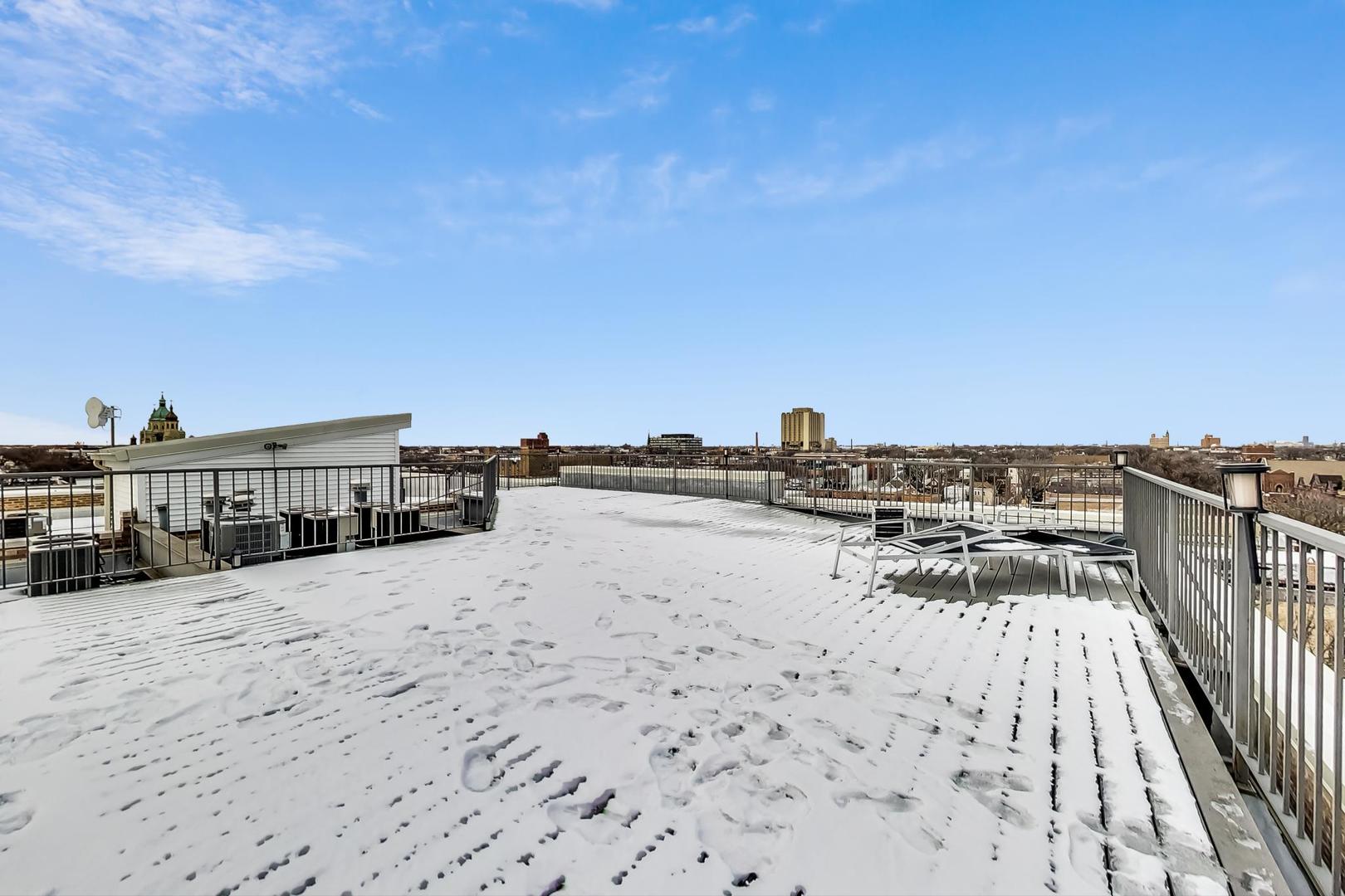 2101 West Rice Street, Unit 103 Chicago, IL 60622 - Photo 38 of 44 a view of ocean with beach