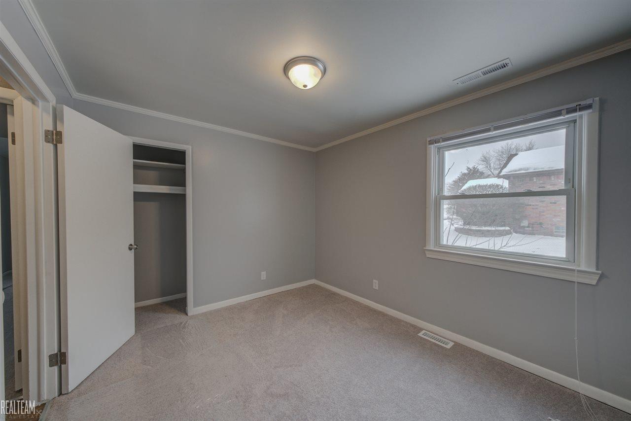 92 Boyken Road Rochester, MI 48307 - Photo 12 of 21 31340610-11.JPG