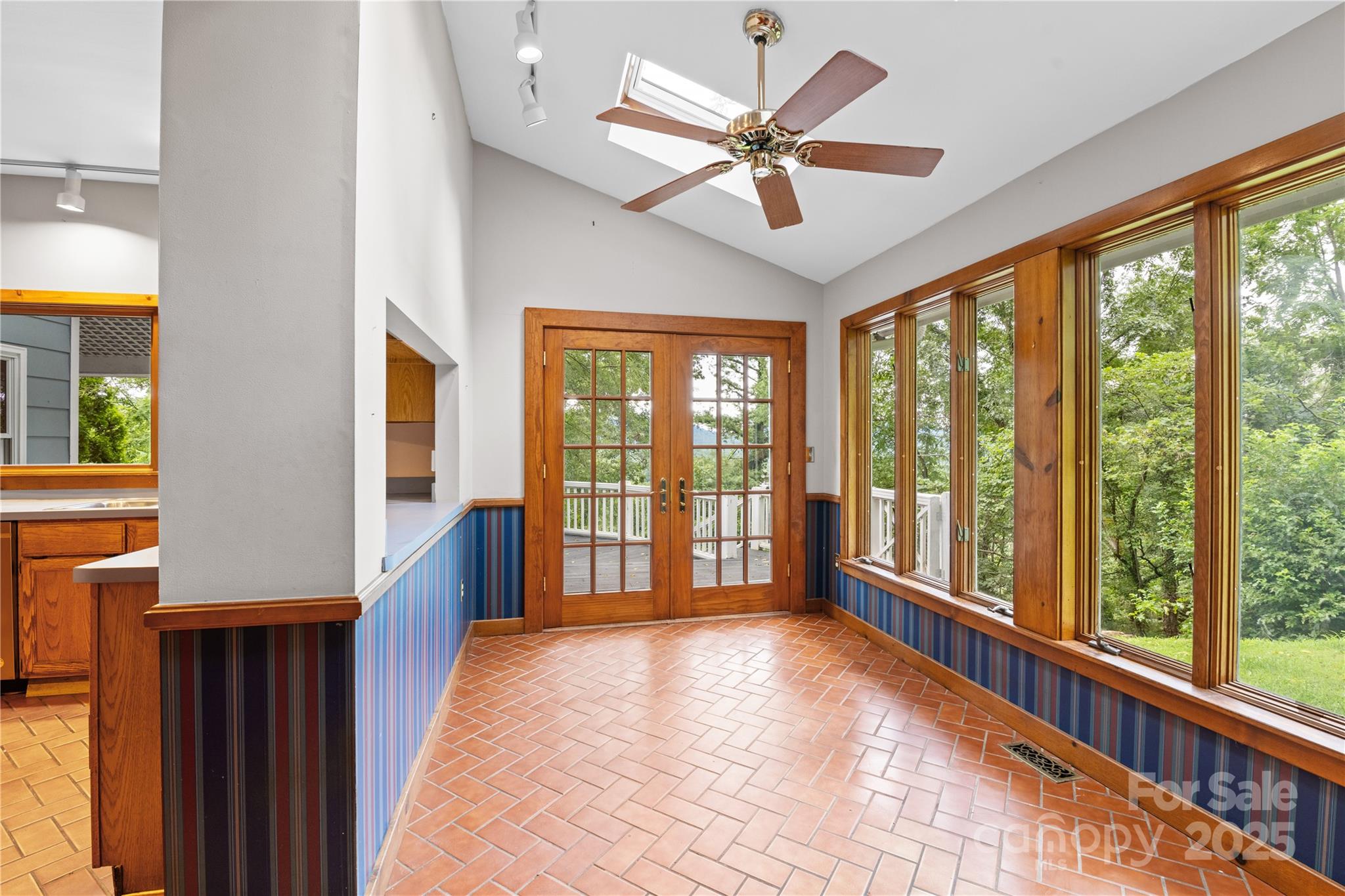 32 Delano Road Asheville, NC 28805 - Photo 13 of 46 a view of an entryway