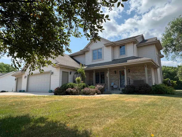 $449,500 | 642 East Waterford Drive, Beloit, WI 53511