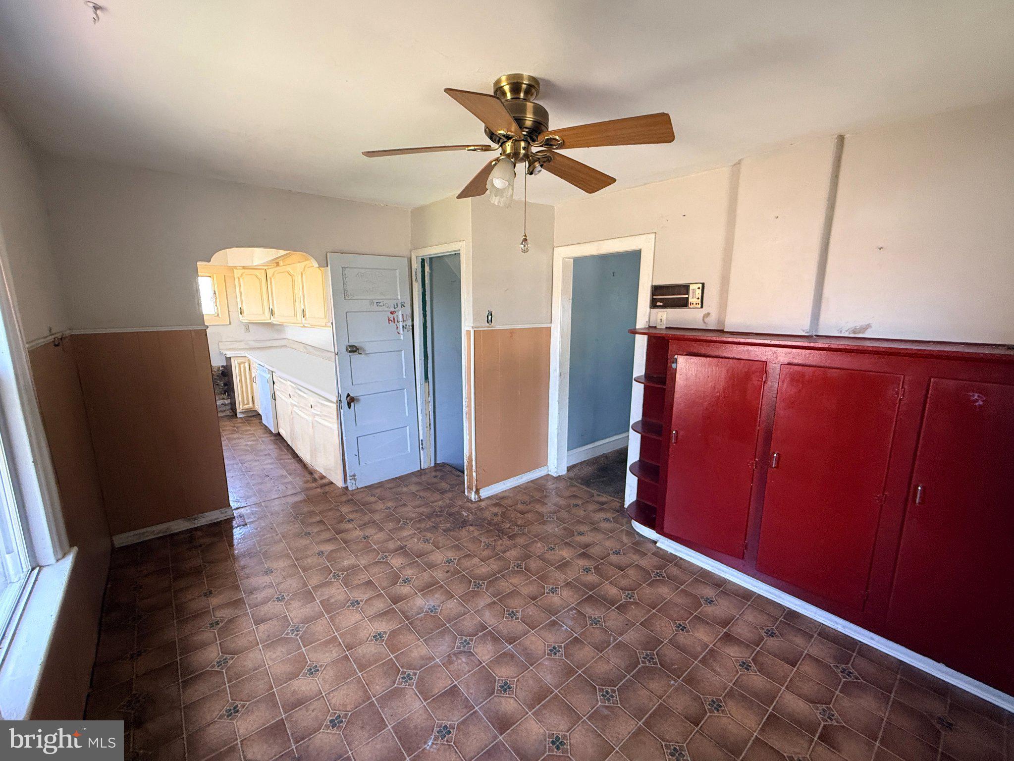 7600 Rising Sun Avenue Philadelphia, PA 19111 - Photo 14 of 36 Spacious room with vintage charm.