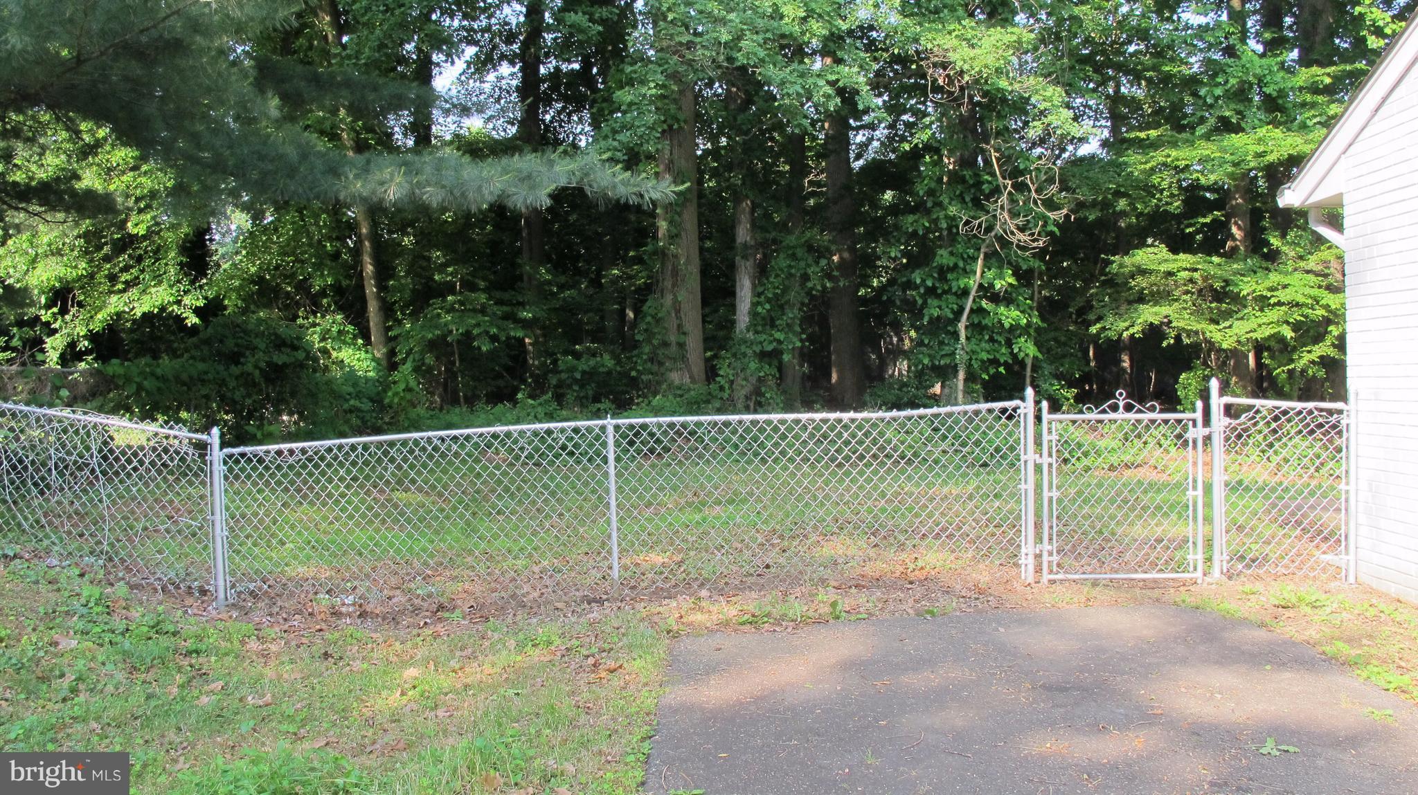 7543 Axton Street Springfield, VA 22151 - Photo 2 of 13 Huge back yard