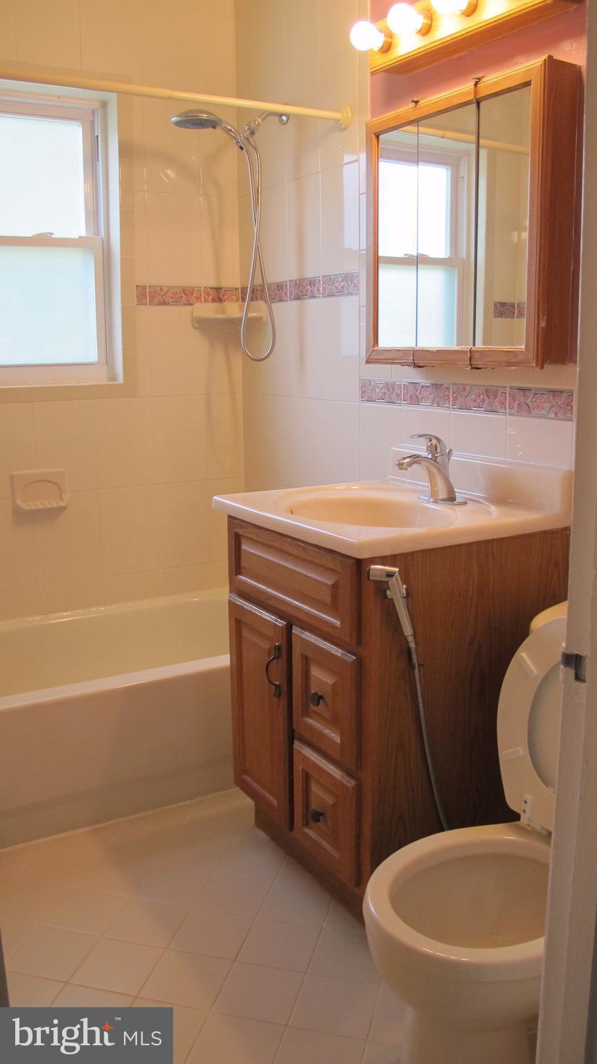 7543 Axton Street Springfield, VA 22151 - Photo 7 of 13 Full bath