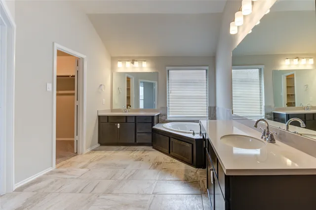 $459,000 | 4727 Crest Hill Drive, Manvel, TX 77578