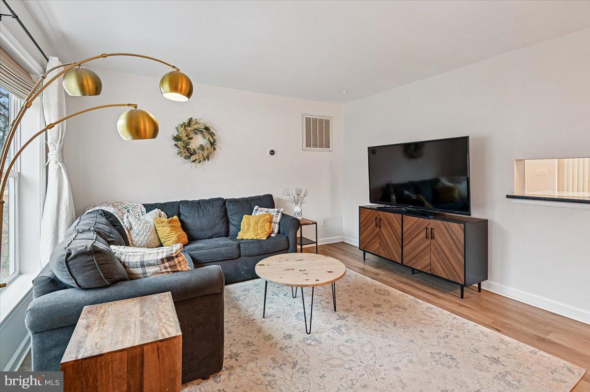 5191 Spring Avenue Shady Side, MD 20764 - Photo 2 of 39 Living Room