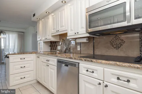 $199,999 | 1001 City Avenue, Unit W813, Wynnewood, PA 19096
