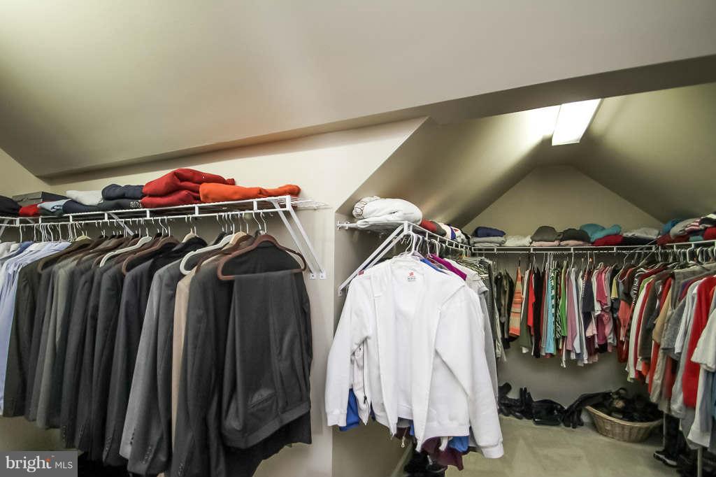 18515 Kerill Road Triangle, VA 22172 - Photo 18 of 30 MASSIVE closet! Extended out over garage area