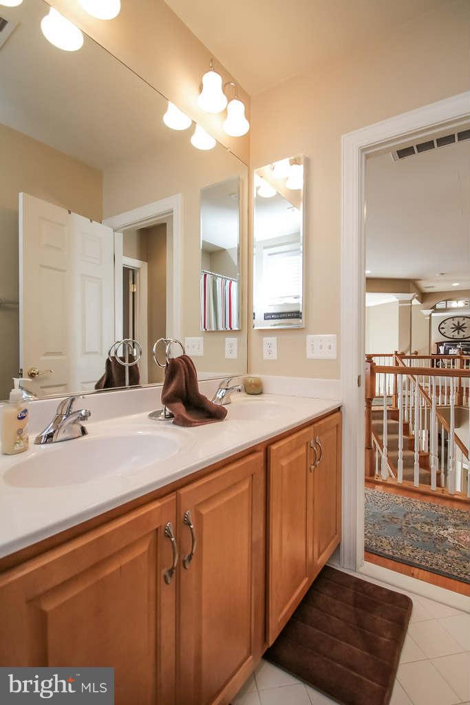18515 Kerill Road Triangle, VA 22172 - Photo 23 of 30 Upper level full bath