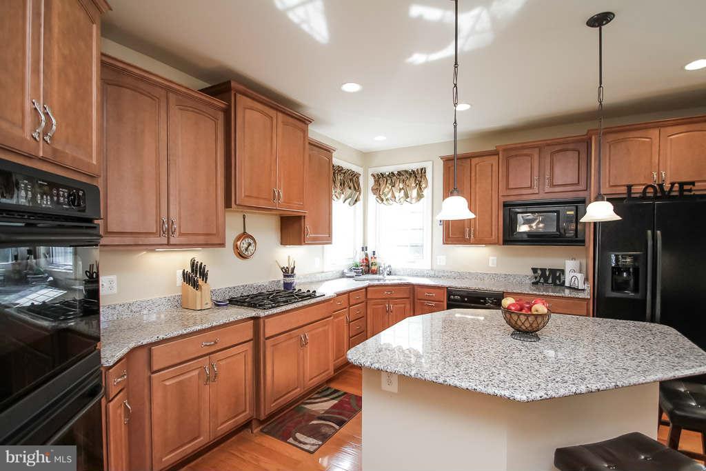 18515 Kerill Road Triangle, VA 22172 - Photo 5 of 30 Gourmet Kitchen, Upgraded Cabintry