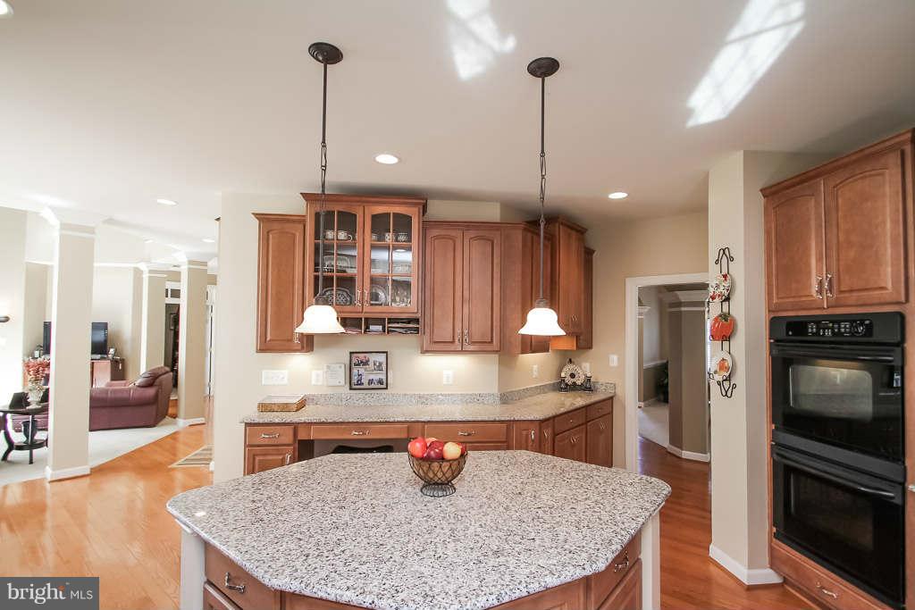 18515 Kerill Road Triangle, VA 22172 - Photo 6 of 30 Kitchen, double ovens, gas cook top