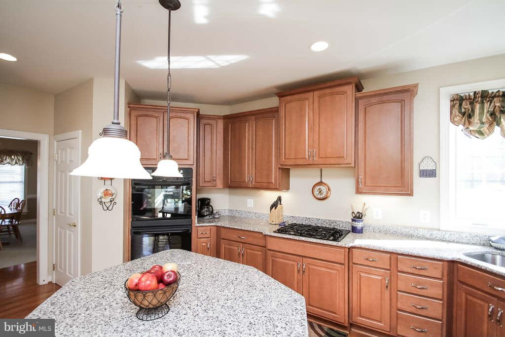 18515 Kerill Road Triangle, VA 22172 - Photo 7 of 30 Island includes tons of works space and storage
