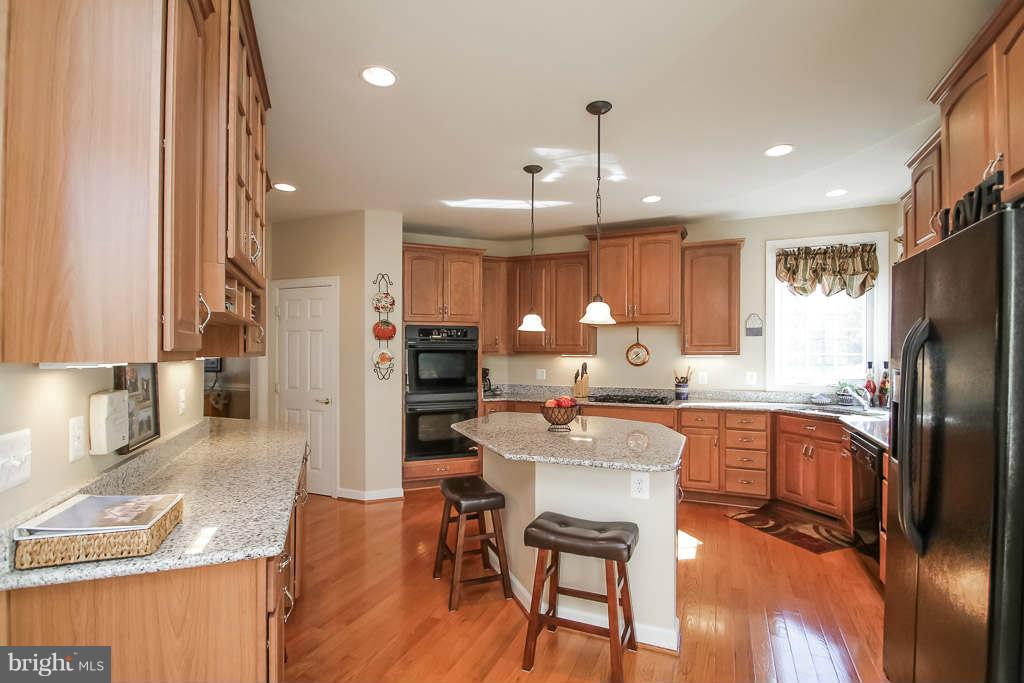 18515 Kerill Road Triangle, VA 22172 - Photo 8 of 30 Kitchen with beautiful hardwood throughout