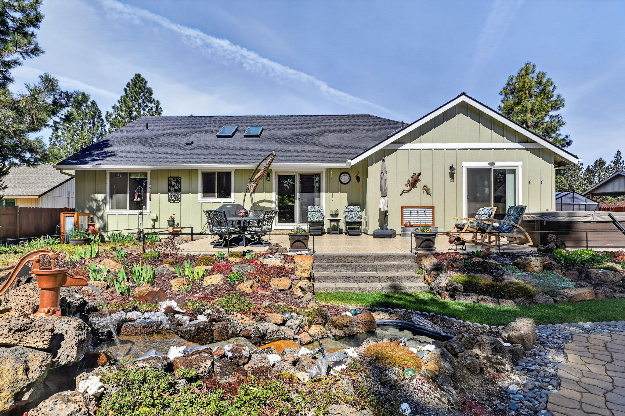 19563 Apache Road Bend, OR 97702 - Photo 4 of 60 19563-Apache-Road-Bend-OR-97702108