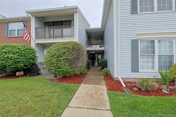 $2,300 | 3 Brook Drive, Unit 27, Washingtonville, NY 10992