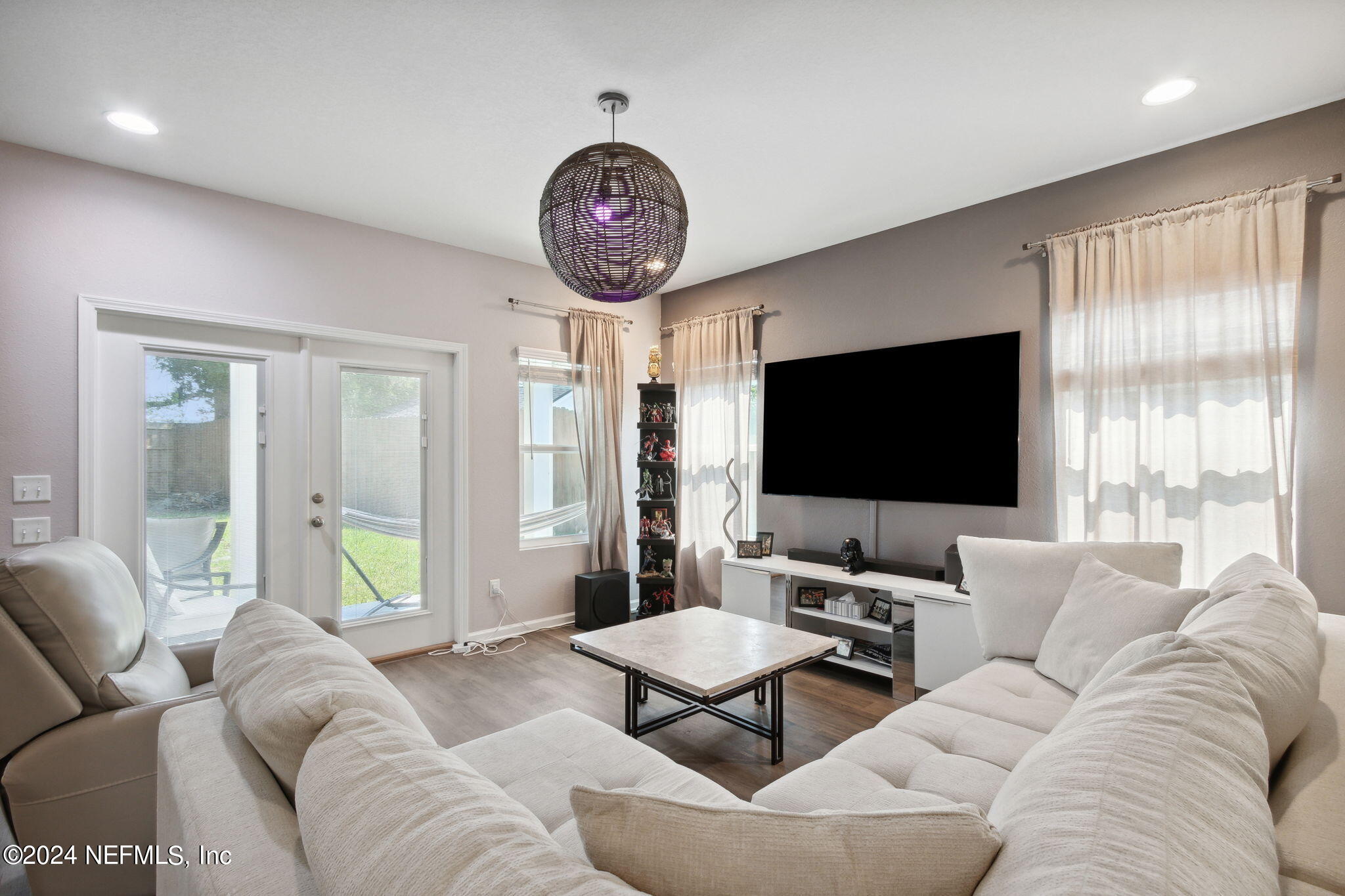 2021 Traymore Road Jacksonville, FL 32207 - Photo 14 of 40 Family Room