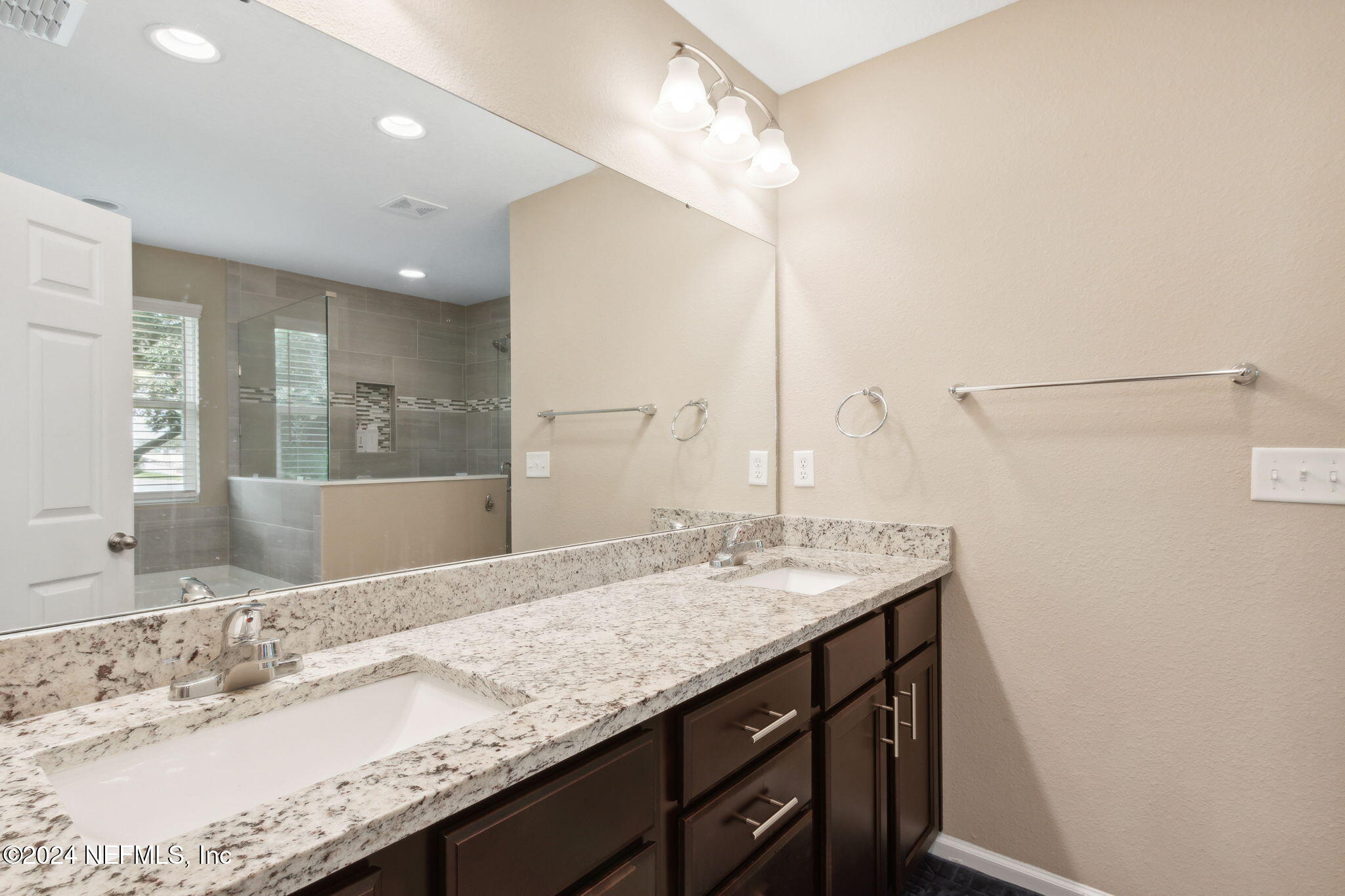 2021 Traymore Road Jacksonville, FL 32207 - Photo 20 of 40 Master Bath