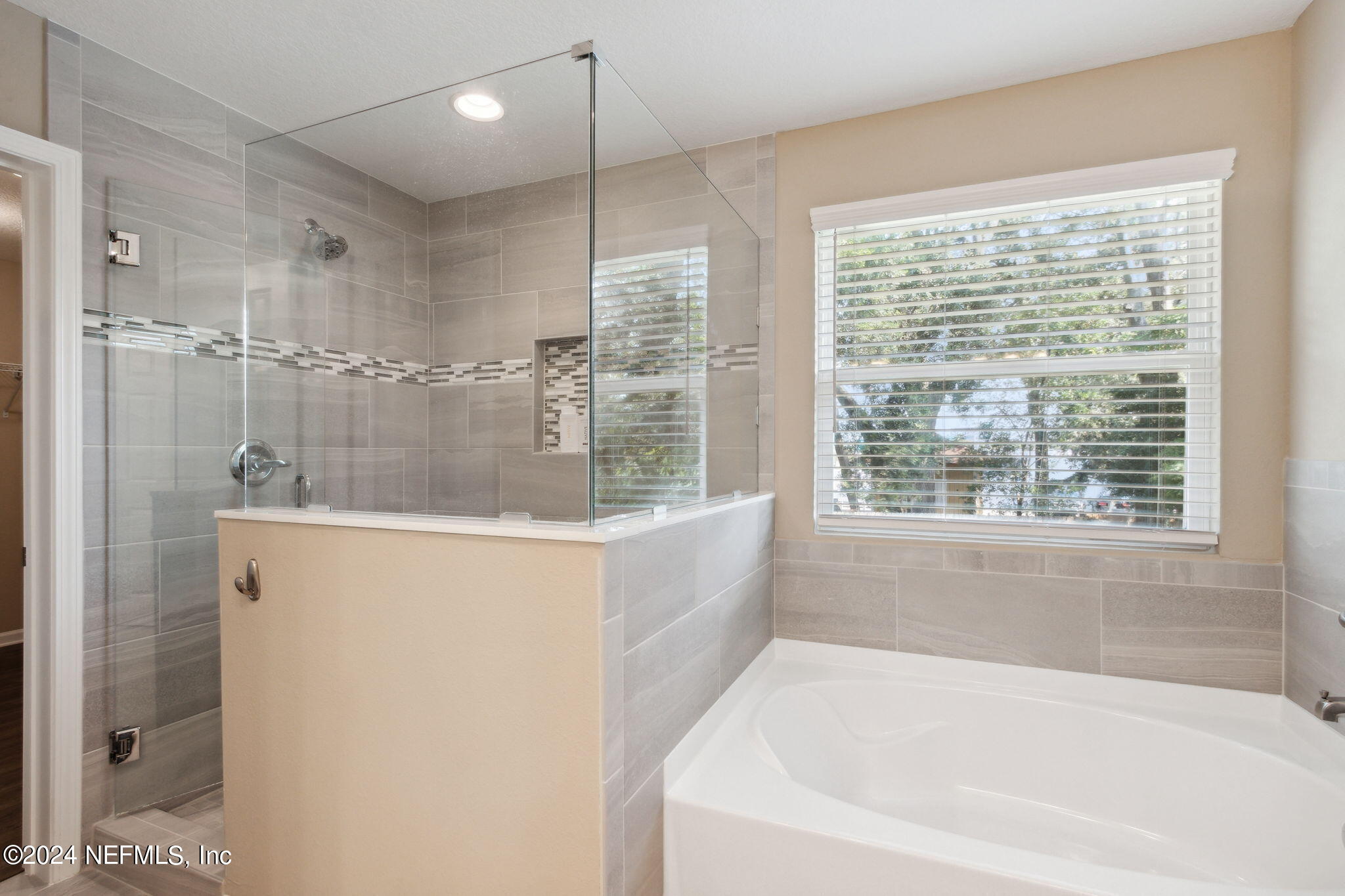2021 Traymore Road Jacksonville, FL 32207 - Photo 21 of 40 Master Bath