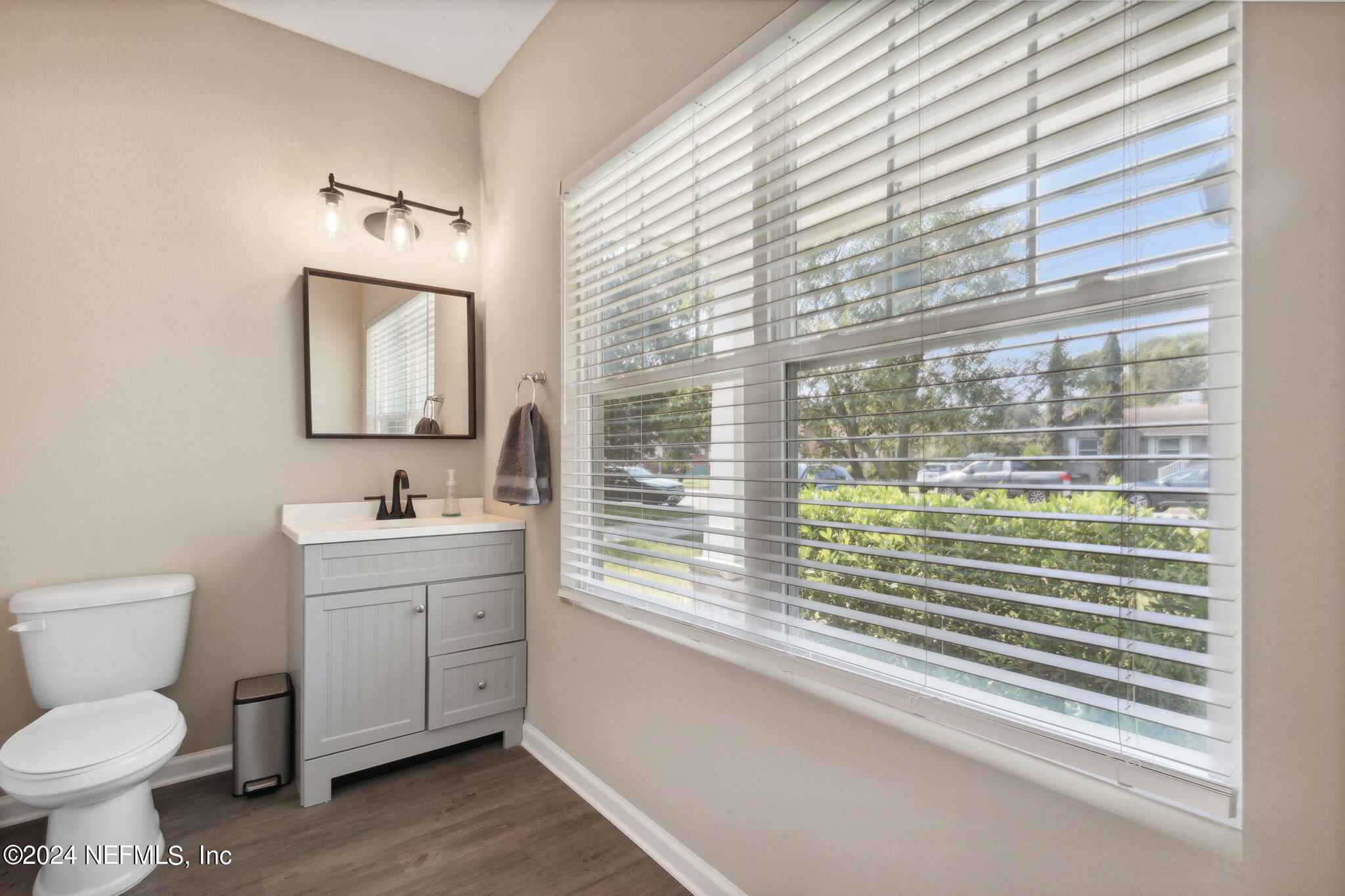 2021 Traymore Road Jacksonville, FL 32207 - Photo 23 of 40 Half Bath